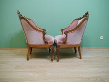 Lade das Bild in den Galerie-Viewer, 2 Bergeren Rokoko Armlehnen Stühle Sessel Nussbaum massiv Schellack um 1860