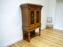 Lade das Bild in den Galerie-Viewer, Gründerzeit Kabinett Schrank Stollenschrank Stollenkabinett Nussbaum um 1880