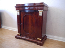 Lade das Bild in den Galerie-Viewer, Empire Biedermeier Kommode Schrank Halbschrank Mahagoni um 1815 restauriert