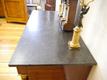 Lade das Bild in den Galerie-Viewer, Biedermeier Kommode Mahagoni Vollsäulen Belgischer Marmor um 1820 restauriert