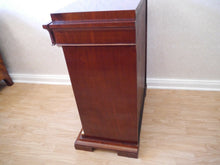 Lade das Bild in den Galerie-Viewer, Empire Biedermeier Kommode Schrank Halbschrank Mahagoni um 1815 restauriert