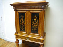 Lade das Bild in den Galerie-Viewer, Gründerzeit Kabinett Schrank Stollenschrank Stollenkabinett Nussbaum um 1880
