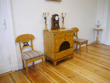 Lade das Bild in den Galerie-Viewer, Empire Biedermeier Kommode Birke geflammt 1815 restauriert