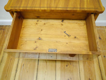 Lade das Bild in den Galerie-Viewer, Biedermeier Kommode Kirschbaum um 1825 restauriert Schellack handpoliert