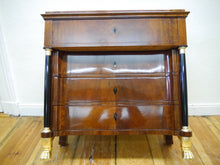 Lade das Bild in den Galerie-Viewer, Empire Biedermeier Säulen Kommode Mahagoni um 1820 frisch restauriert