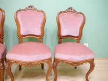Lade das Bild in den Galerie-Viewer, 4 Rokoko Stühle Nussbaum massiv geschnitzt Schellack um 1860