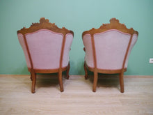 Lade das Bild in den Galerie-Viewer, 2 Bergeren Rokoko Armlehnen Stühle Sessel Nussbaum massiv Schellack um 1860