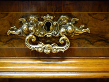 Lade das Bild in den Galerie-Viewer, Gründerzeit Kabinett Schrank Stollenschrank Stollenkabinett Nussbaum um 1880