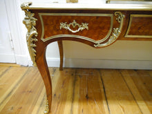 Lade das Bild in den Galerie-Viewer, Bureau Plat Schreibtisch Sekretär Figuren Bronze Rosenholz 1900 restauriert