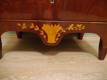 Lade das Bild in den Galerie-Viewer, Empire Biedermeier Kommode Mahagoni figürliche Intarsien poliert um 1810