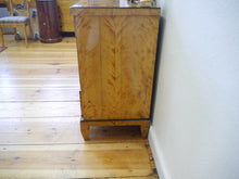 Lade das Bild in den Galerie-Viewer, Empire Biedermeier Kommode Birke geflammt 1815 restauriert