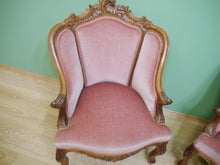 Lade das Bild in den Galerie-Viewer, 2 Bergeren Rokoko Armlehnen Stühle Sessel Nussbaum massiv Schellack um 1860
