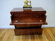 Lade das Bild in den Galerie-Viewer, Empire Biedermeier Säulen Kommode mit Schreibfach Mahagoni um 1815 Signatur