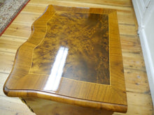 Lade das Bild in den Galerie-Viewer, Barock Kommode Dresdner Barock Nussbaum verzierte Bronze Beschläge um 1870