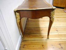 Lade das Bild in den Galerie-Viewer, Barock Rokoko Schreibtisch Sekretär Figuren Rosenholz 1900 restauriert