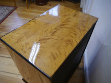 Lade das Bild in den Galerie-Viewer, Empire Biedermeier Kommode Birke geflammt 1815 restauriert