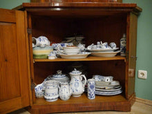 Lade das Bild in den Galerie-Viewer, Biedermeier Eckvitrine Eckschrank Vitrine Kirschbaum restauriert um 1820