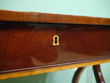 Lade das Bild in den Galerie-Viewer, Biedermeier Doppel Lyra Nähtisch Mahagoni um 1820 restauriert
