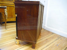 Lade das Bild in den Galerie-Viewer, Empire Biedermeier Säulen Kommode Mahagoni um 1820 frisch restauriert