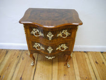 Lade das Bild in den Galerie-Viewer, Barock Kommode Dresdner Barock Nussbaum Wurzelholz um 1870 restauriert