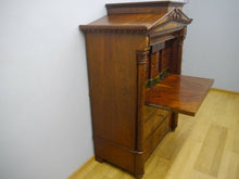 Lade das Bild in den Galerie-Viewer, Biedermeier Sekretär mit Schinkel Fassade Mahagoni um 1820
