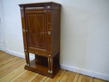 Lade das Bild in den Galerie-Viewer, Empire Biedermeier Pfeiler Schrank Säule Podest Mahagoni um 1900