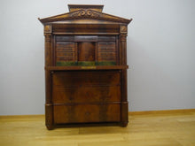 Lade das Bild in den Galerie-Viewer, Biedermeier Sekretär mit Schinkel Fassade Mahagoni um 1820