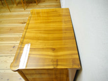 Lade das Bild in den Galerie-Viewer, Biedermeier Kommode Kirschbaum um 1825 restauriert Schellack handpoliert