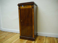 Lade das Bild in den Galerie-Viewer, Empire Biedermeier Pfeilerschrank - Säule - Podest - Schrank - um 1810
