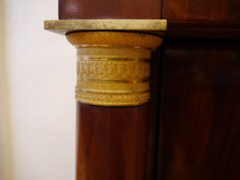 Lade das Bild in den Galerie-Viewer, Biedermeier Kommode Mahagoni Vollsäulen Belgischer Marmor um 1820 restauriert

