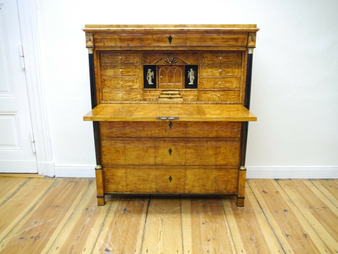 Biedermeier Sekretär Vollsäulen Birke geflammt Sägefurnier um 1820 restauriert