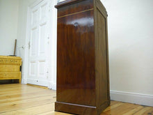 Lade das Bild in den Galerie-Viewer, Empire Biedermeier Pfeilerschrank - Säule - Podest - Schrank - um 1810

