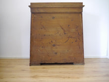 Lade das Bild in den Galerie-Viewer, Konischer Biedermeier Sekretär Mahagoni mit Schinkeldach um1820 Geheimfächer
