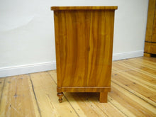 Lade das Bild in den Galerie-Viewer, Biedermeier Kommode Kirschbaum um 1825 restauriert Schellack handpoliert
