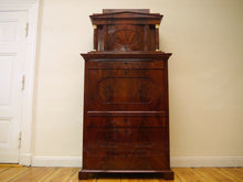 Lade das Bild in den Galerie-Viewer, Biedermeier Sekretär Mahagoni mit Aufsatz signiert in Hamburg 1826 restauriert
