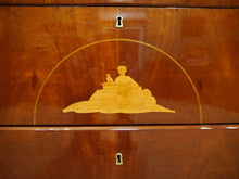 Lade das Bild in den Galerie-Viewer, Empire Biedermeier Kommode Mahagoni figürliche Intarsien poliert um 1810
