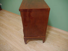 Lade das Bild in den Galerie-Viewer, Empire Biedermeier Kommode Mahagoni figürliche Intarsien poliert um 1810
