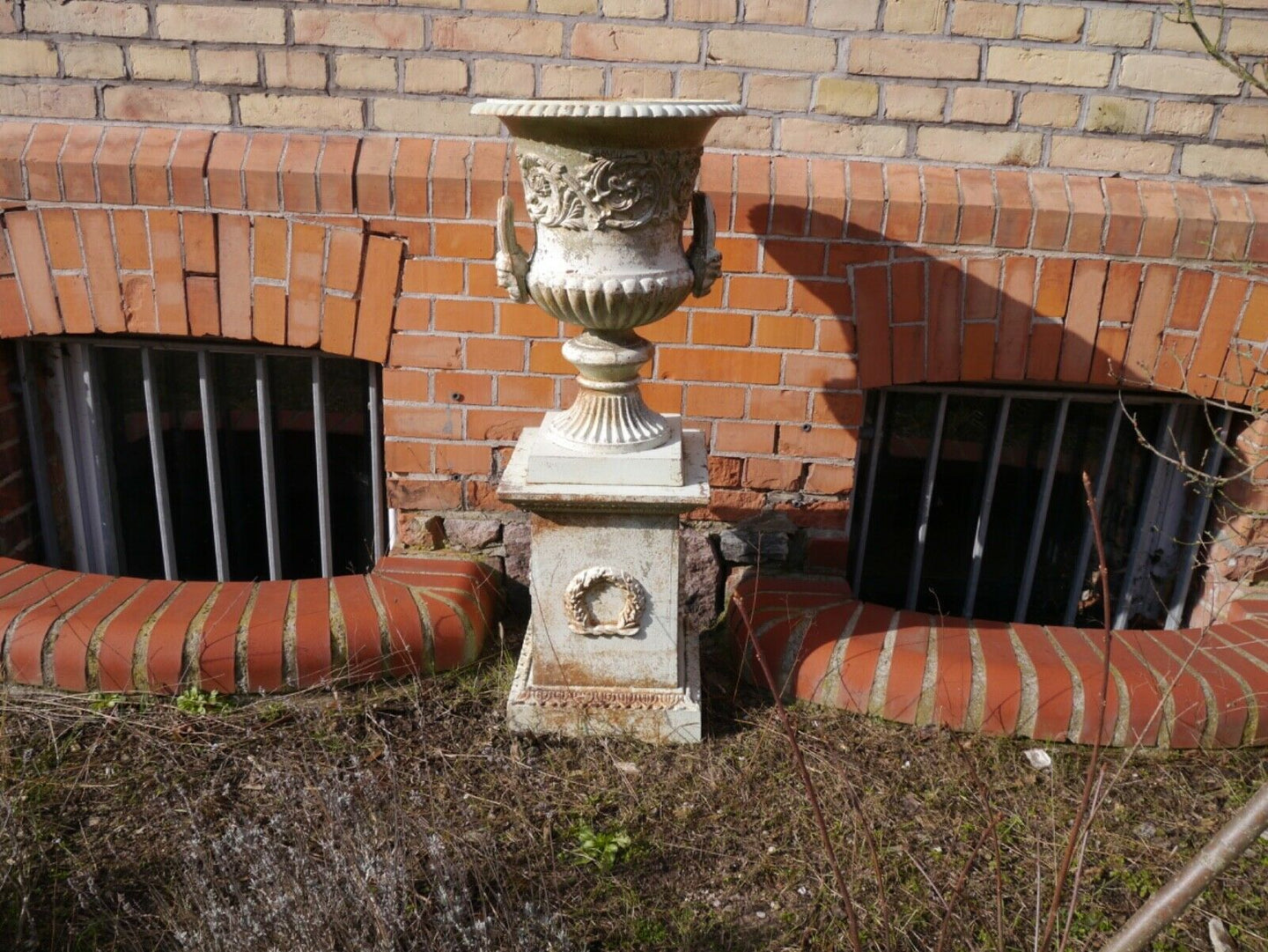 Amphore Blumensäule Blumentopf Gusseisen  um 1900 im Empire-Stil