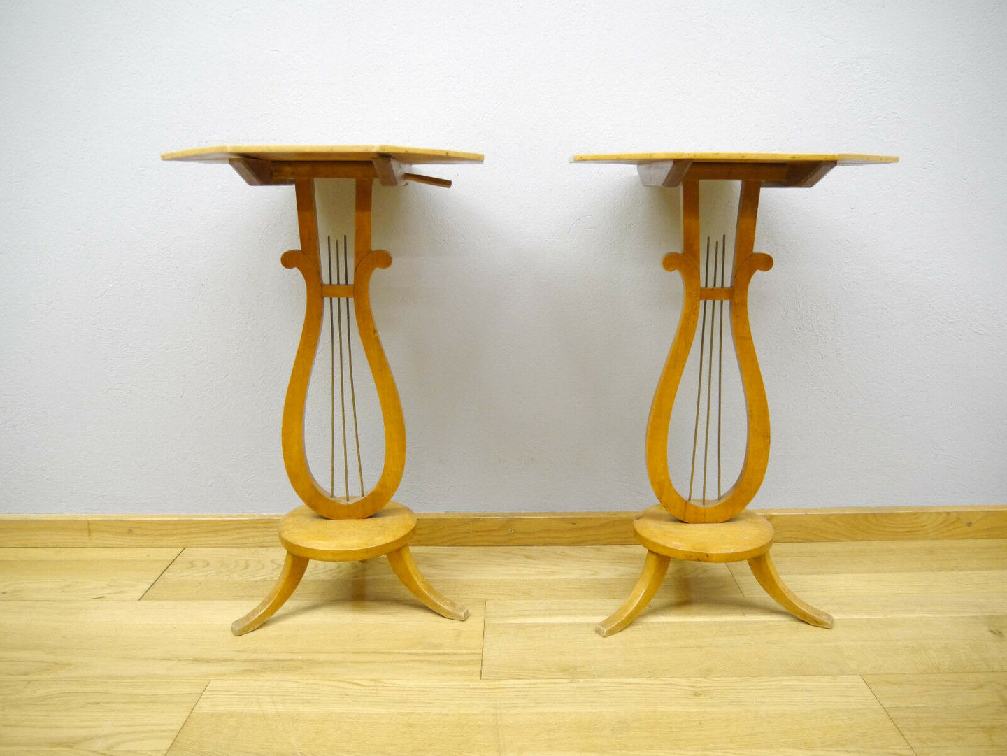 2 Biedermeier Lyra Klapptische - Beistelltische Tische - um 1820