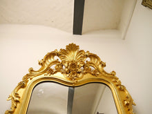 Lade das Bild in den Galerie-Viewer, Barock Rokoko Spiegel Original Vergoldung mit Konsole gefertigt um 1860
