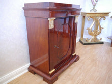 Lade das Bild in den Galerie-Viewer, Empire Biedermeier Kommode Schrank Halbschrank Mahagoni um 1815 restauriert
