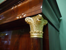 Lade das Bild in den Galerie-Viewer, Biedermeier Sekretär Mahagoni Vollsäulen vergoldete Kapitel um 1820 restauriert
