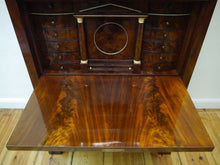 Lade das Bild in den Galerie-Viewer, Biedermeier Sekretär Mahagoni mit Aufsatz signiert in Hamburg 1826 restauriert
