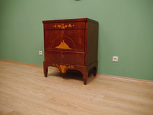 Lade das Bild in den Galerie-Viewer, Empire Biedermeier Kommode Mahagoni figürliche Intarsien poliert um 1810
