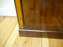 Lade das Bild in den Galerie-Viewer, Empire Biedermeier Pfeilerschrank - Säule - Podest - Schrank - um 1810
