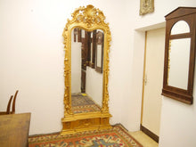 Lade das Bild in den Galerie-Viewer, Barock Rokoko Spiegel Original Vergoldung mit Konsole gefertigt um 1860
