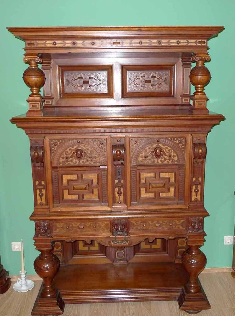 Musealer Gründerzeit Stollenschrank, Kabinettschrank - wohl Groschkus Buffet